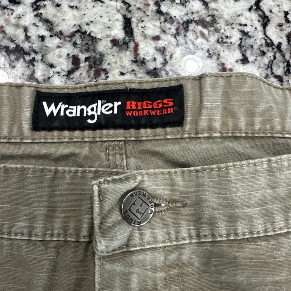 Wrangler Riggs Workwear Relaxed Fit Cargo Carpenter Shorts Men 42 Khaki